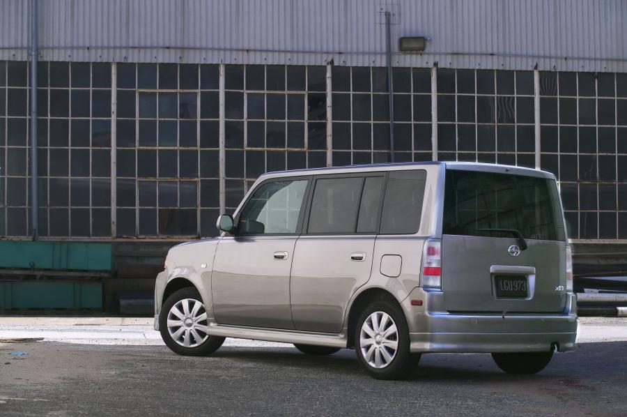  Scion xB 2003 года  (фото 41 из 42)